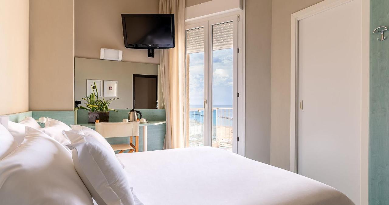Victoria Palace Hotel Cattolica Esterno foto